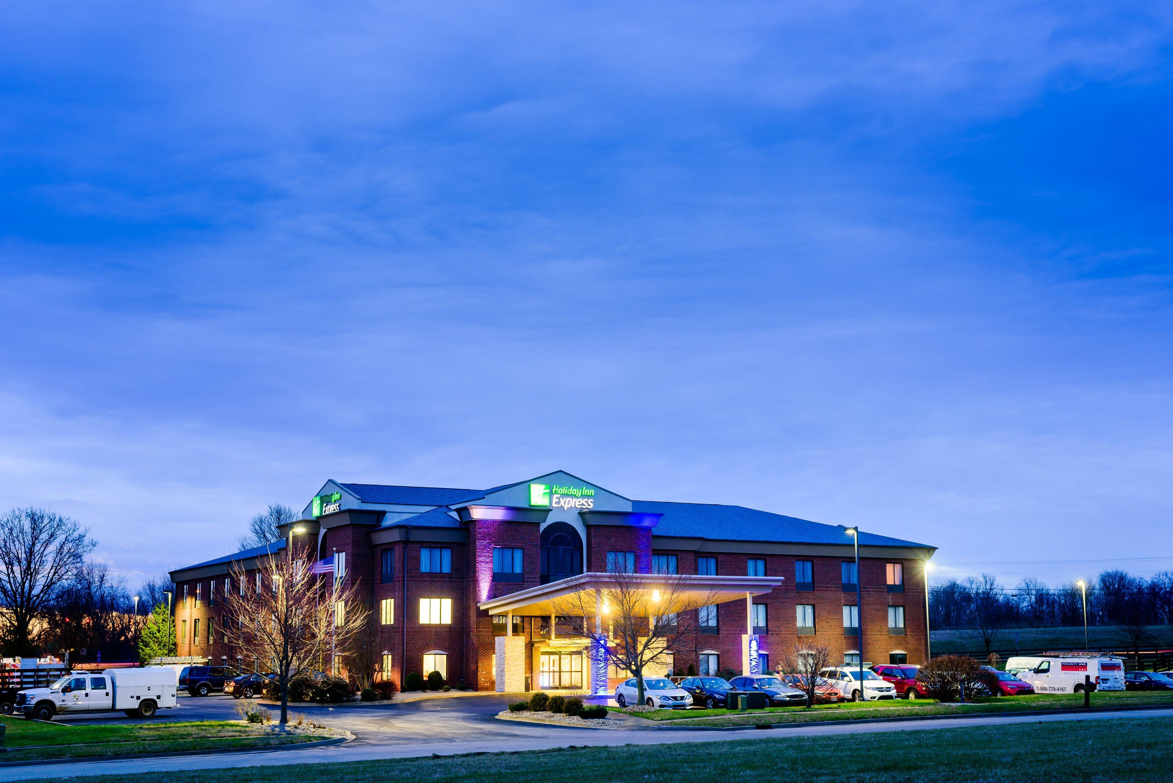 Holiday Inn Express & Suites Shelbyville By Ihg Exteriör bild